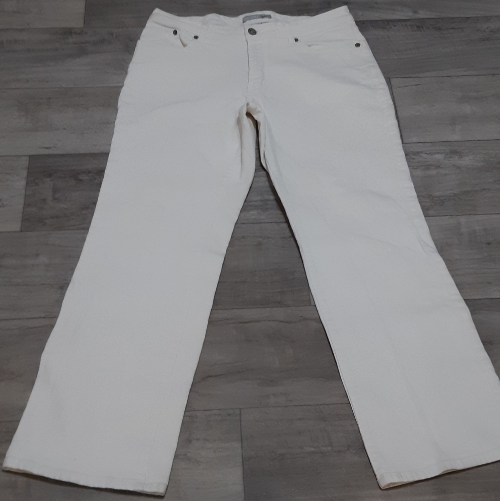 Womens White Denim jeans Chico Platinum Sz 2 Stretchy Material Midrise Straight